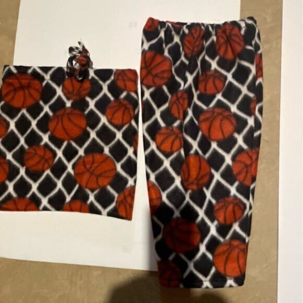 Basketball Print Fleece Pants and Matching Gift Bag Size 8 - Picture 1 of 2